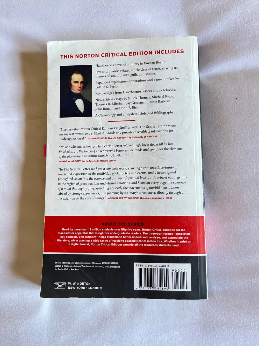 Nathaniel Hawthorne The Scarlet Letter - Red Paperback Edition